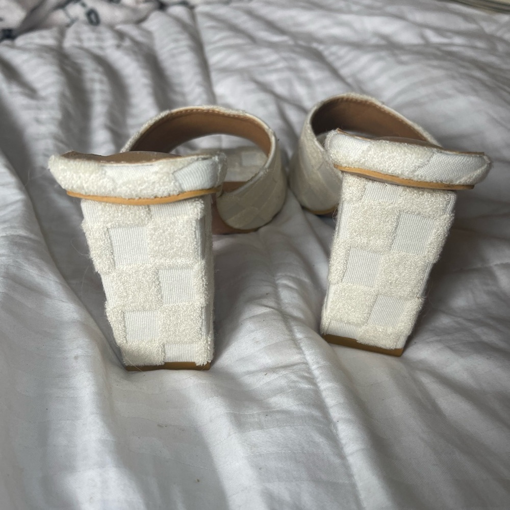 Unilady Cream Slip On Sandals Size 7 - Picture 2 of 5